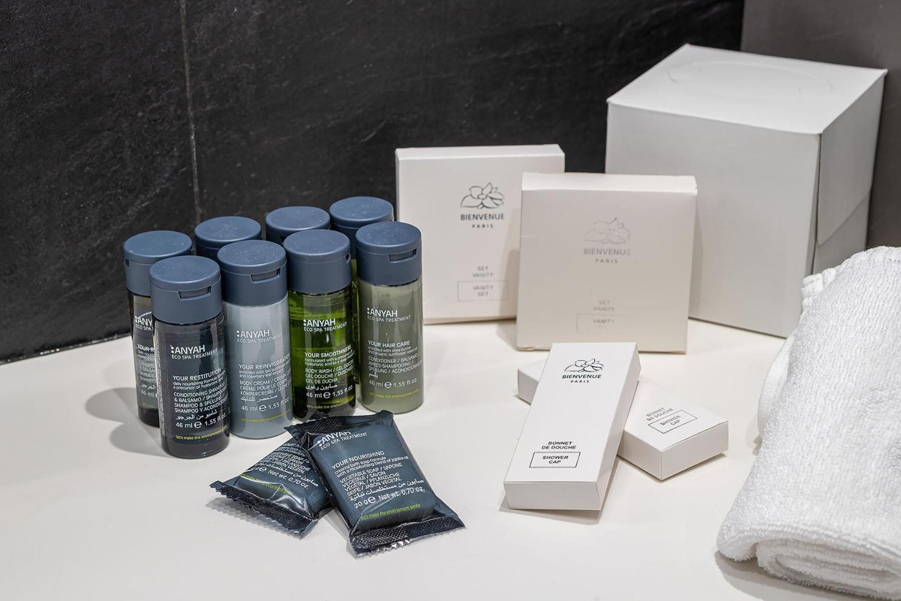Emily Resort Lviv Kamer foto A selection of amenities by Rituals
