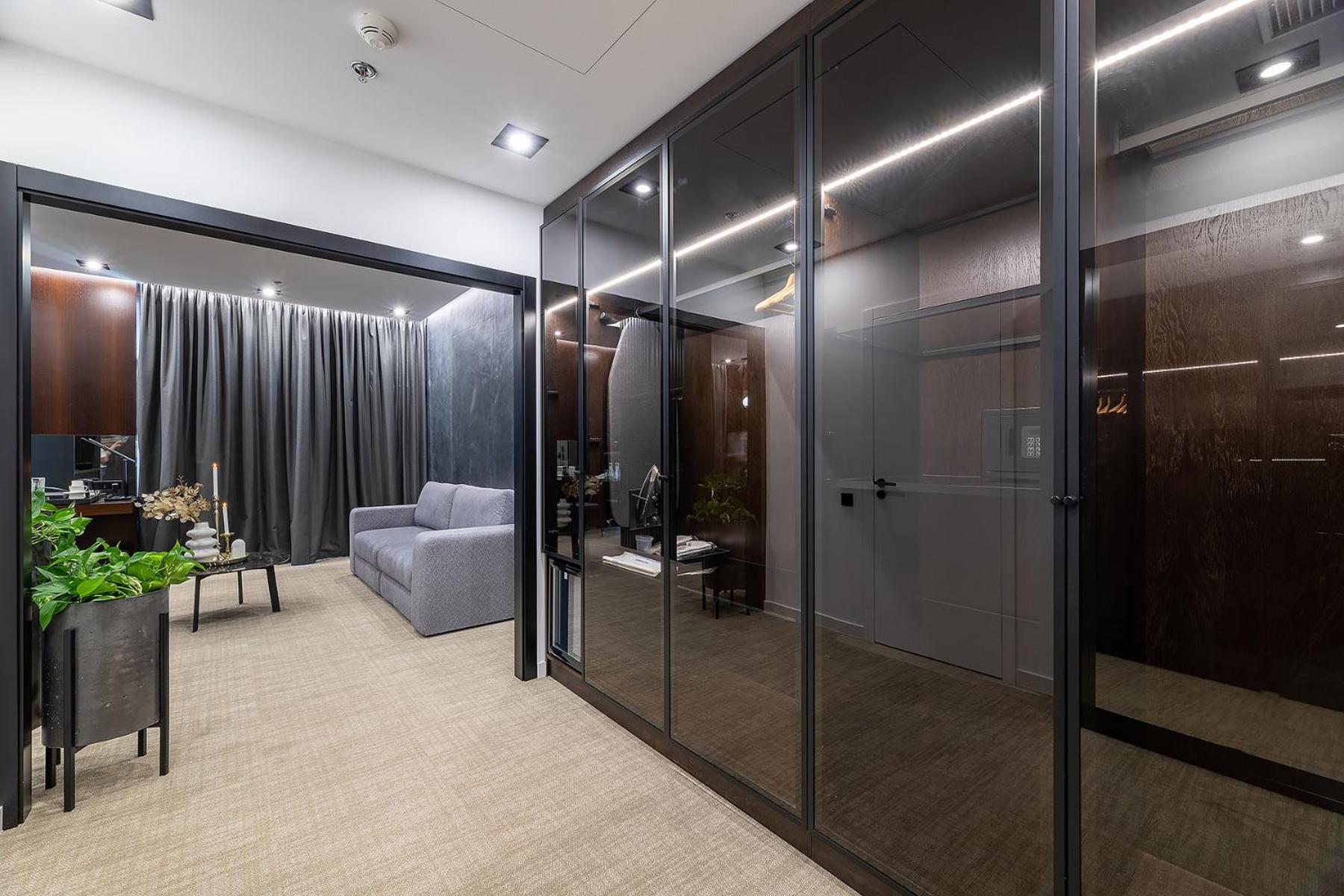 Emily Resort Lviv Kamer foto A walk-in closet