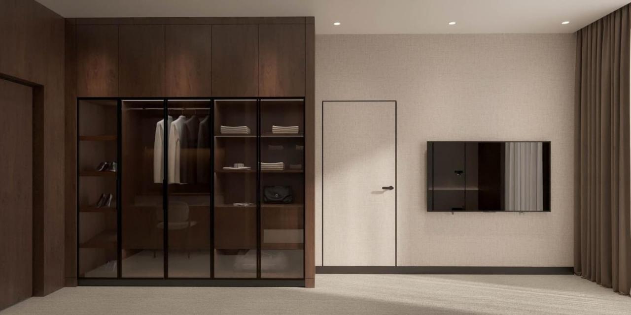 Emily Resort Lviv Buitenkant foto A walk-in closet