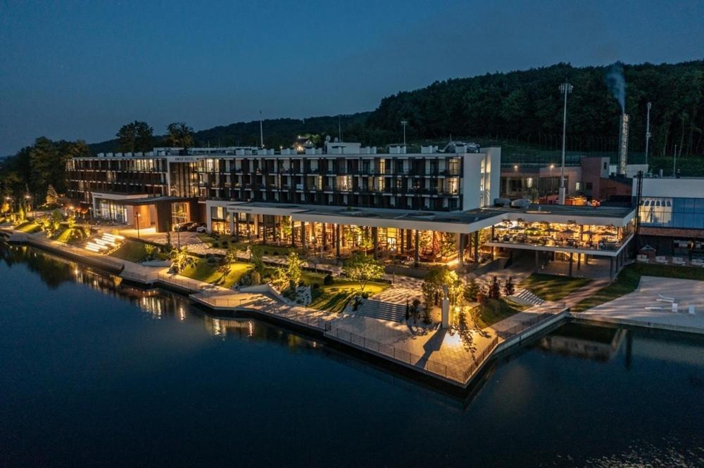 Emily Resort Lviv Buitenkant foto The Hotel